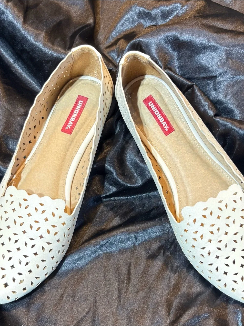 Classic White Laser-Cut Scalloped Edge Flats